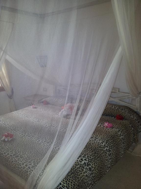Kola Beach Resort Mambrui Phòng bức ảnh