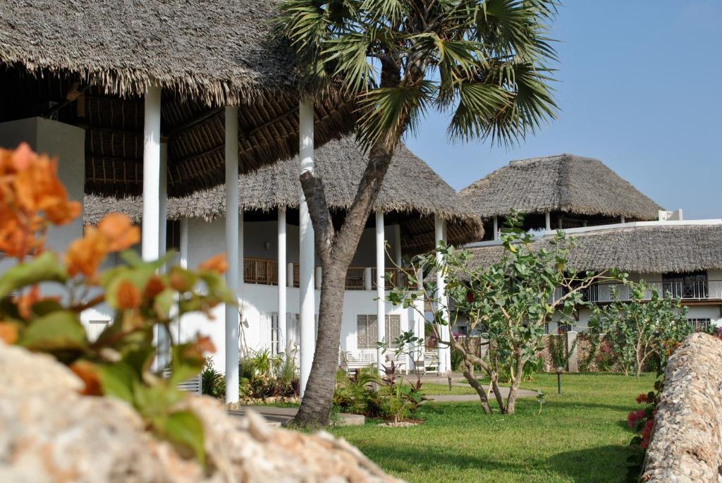 Kola Beach Resort Mambrui Phòng bức ảnh