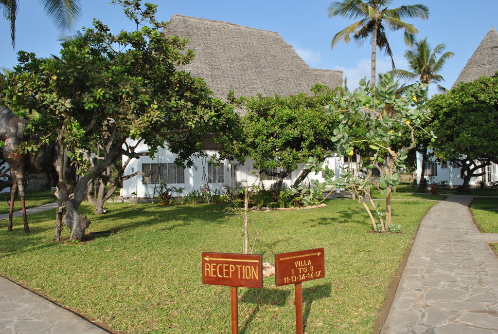 Kola Beach Resort Mambrui Phòng bức ảnh